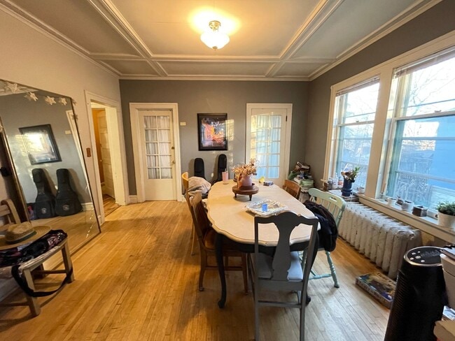 Building Photo - AVAILABLE JUNE - Spacious 6 Bed 1.5 Bath Home near Campus