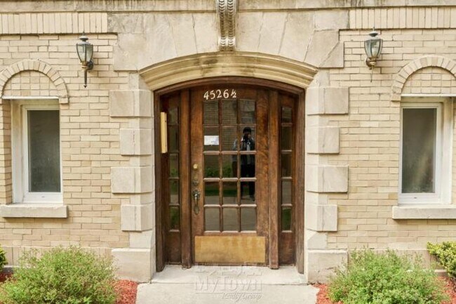 Building Photo - 1 bedroom in CHICAGO IL 60625