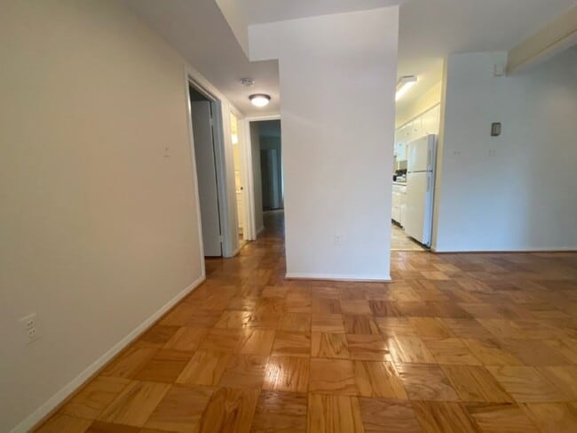 Building Photo - 2 Bedroom 1.5 Bathroom Apartment Unit Loca...