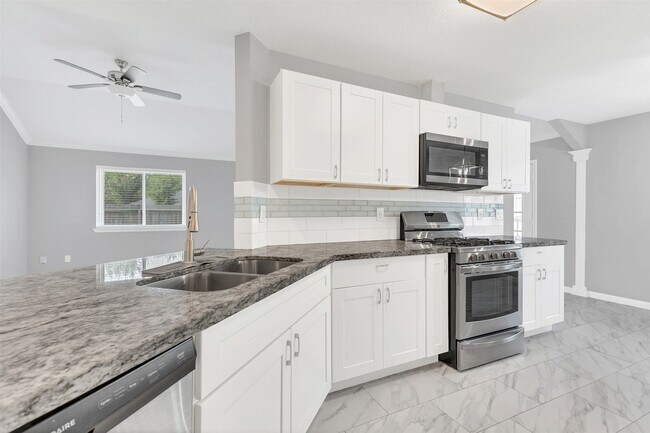 Building Photo - 6923 Creek Village Dr