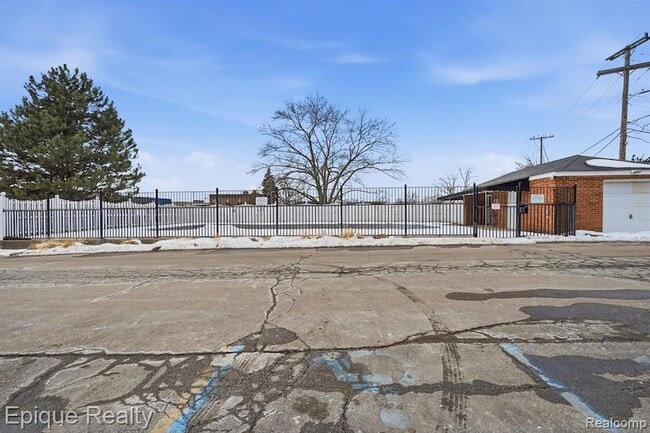 Building Photo - 2400 Parmenter Blvd