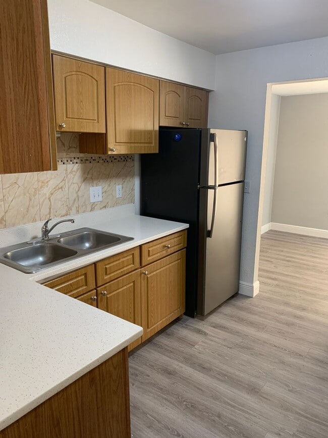 Building Photo - FOR RENT!!! SPACIOUS 3 BEDROOM 2 BATHROOM CONDO IN AVALON CONDOMIUMS...