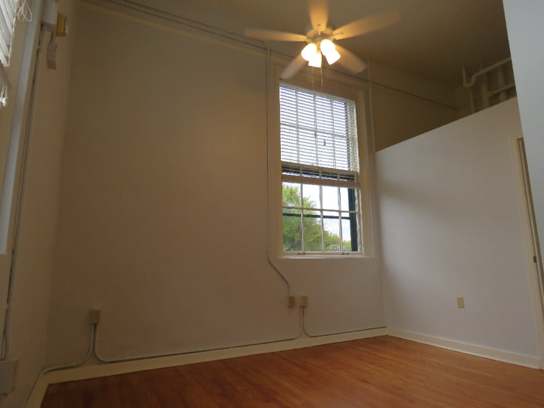 Building Photo - 1401 Scott St