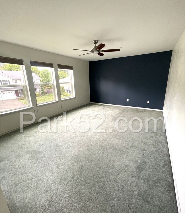 Building Photo - Spacious 4 Bedroom Home in DuPont