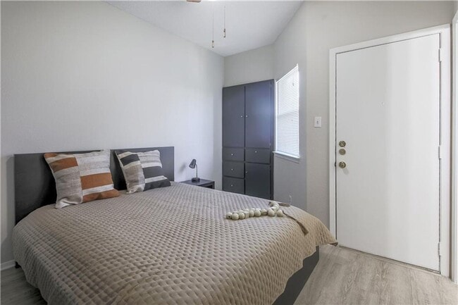 Building Photo - Furnished 1x1 North Campus Apartment on Guad