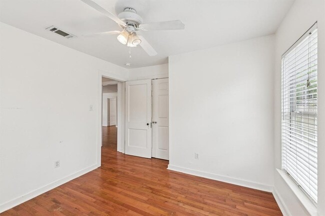 Building Photo - 903 Chote Ave