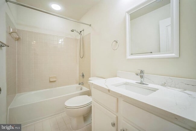 Building Photo - 13013 Park Crescent Cir