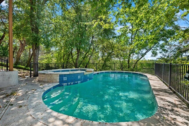 Building Photo - 6819 Chalk Hill Dr