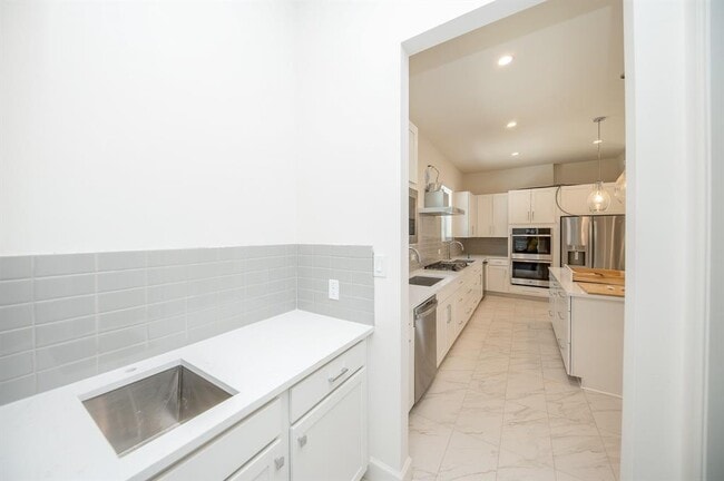 Building Photo - 11519 Silverman Trails