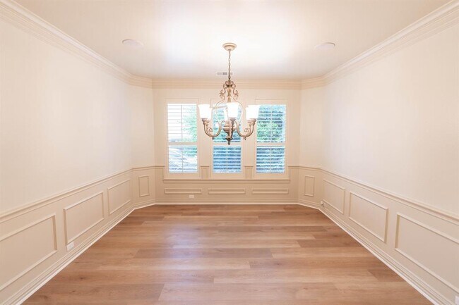Building Photo - 10500 Avery Club Dr