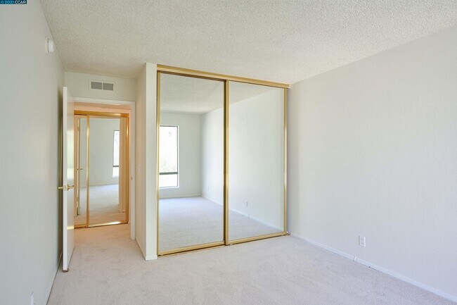 Guest Room - 340 N Civic Dr