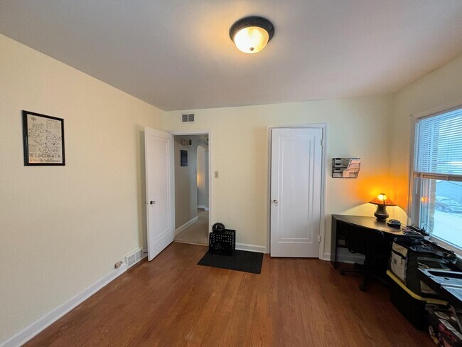 Building Photo - 8505 W Center St