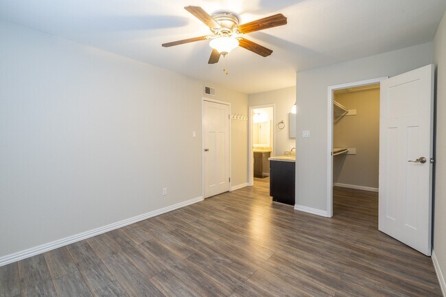 Building Photo - 2750 Holly Hall St