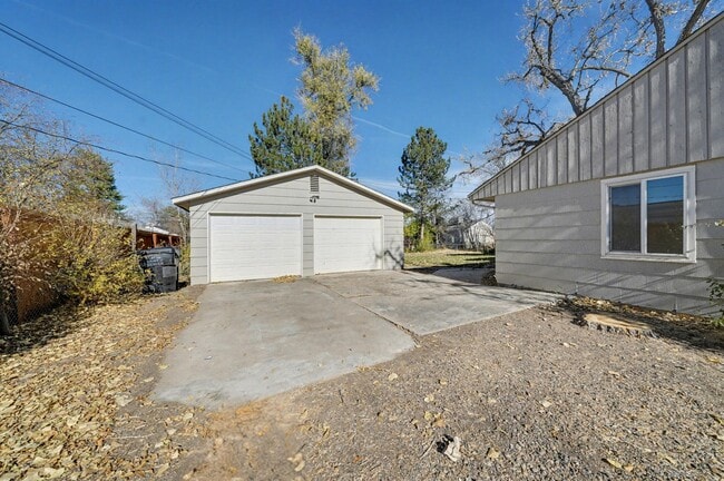 Building Photo - 5055 E Dartmouth Ave