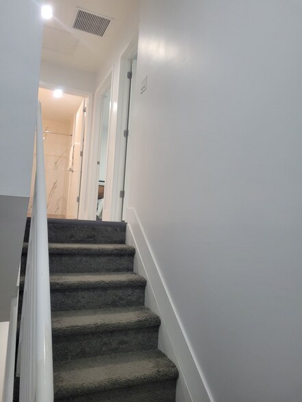 Building Photo - 656 Palmetto Dr