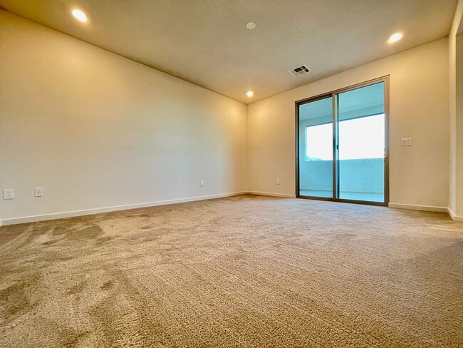 Building Photo - MOUNTAIN VIEWS, Gently lived in 4 bedroom 2.5 Bathrooms with Loft, home is a Must See!