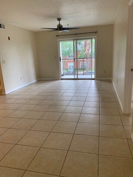 Building Photo - 738 Crest Pines Dr