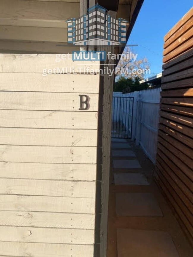 Building Photo - 1402 E McKinley St