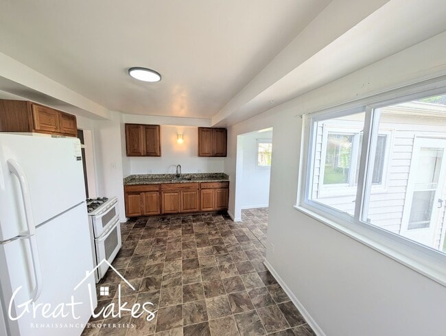 Building Photo - Charming 3 Bedroom 2 Bathroom now availabl...