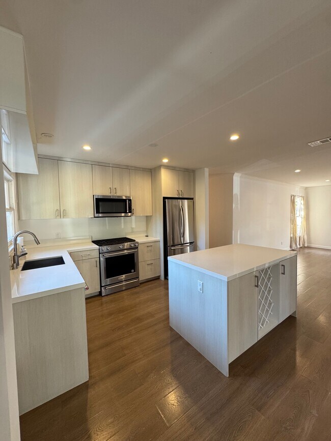 Building Photo - 838 14th St