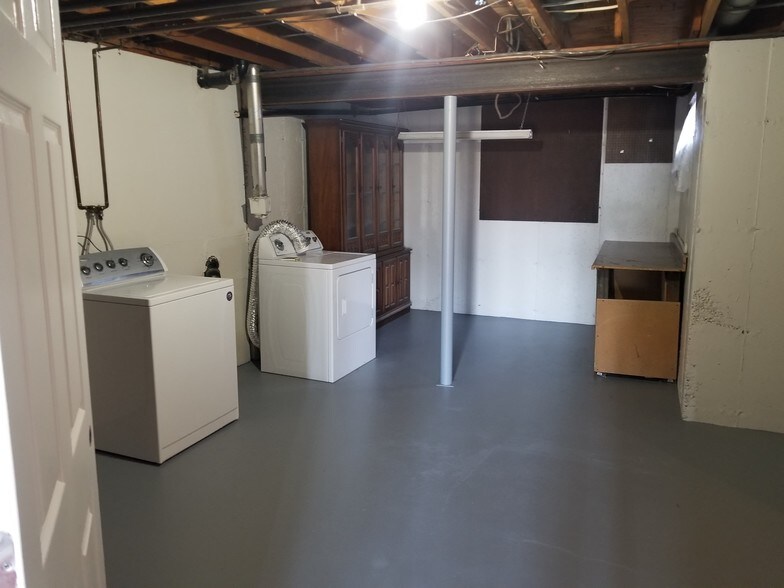 laundry/ utility room - 285 Queen St