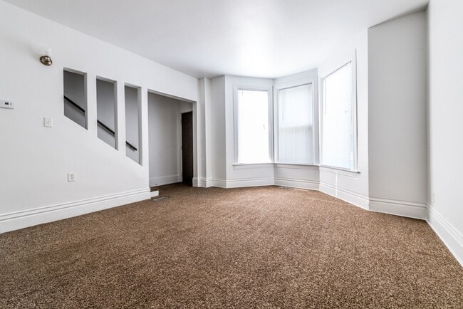 Building Photo - 41 E 156th