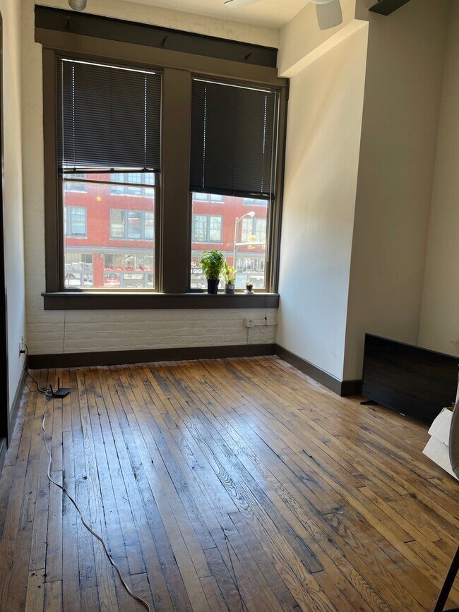 Interior Photo - 1322 W Broad St