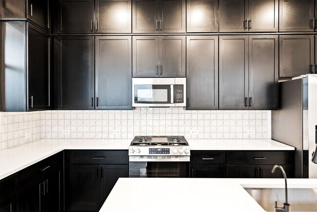 Building Photo - Charming Townhome Offering Space, Comfort, and Convenience