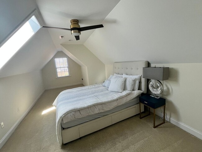 Building Photo - 724 Royal Bonnet Dr