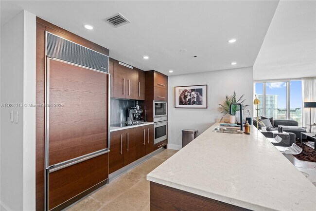 Building Photo - 465 Brickell Ave