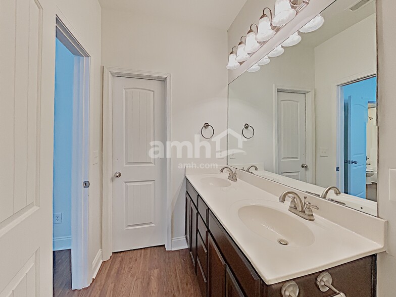 Building Photo - 3415 Cornerstone Dr