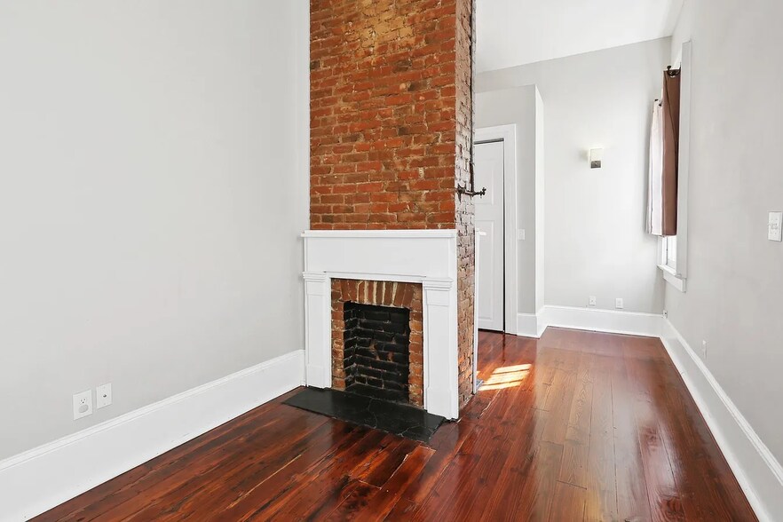 Building Photo - 2823 Baronne St