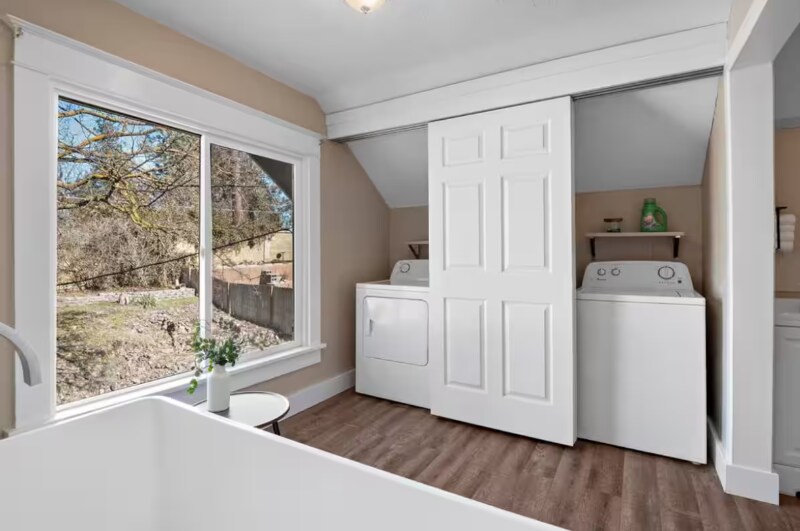 Building Photo - 719 E 9th Ave