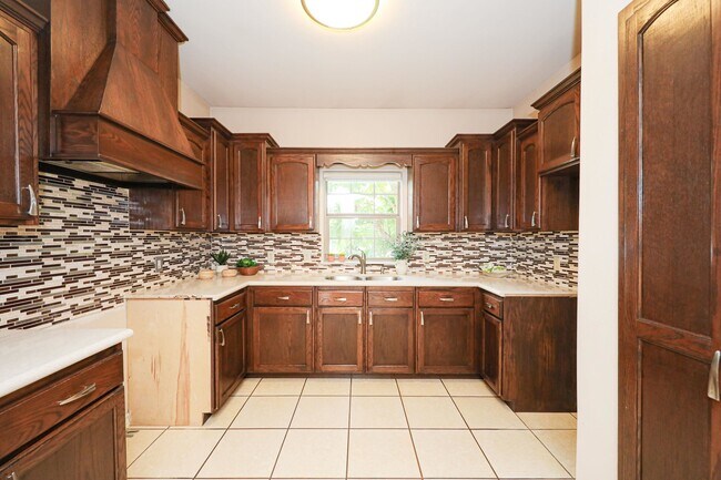 Building Photo - 402 Cayman Ct