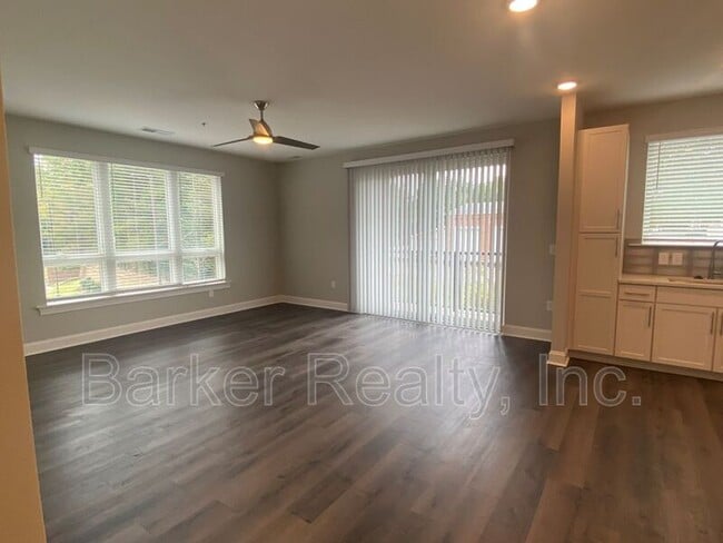 Building Photo - 414 S White St