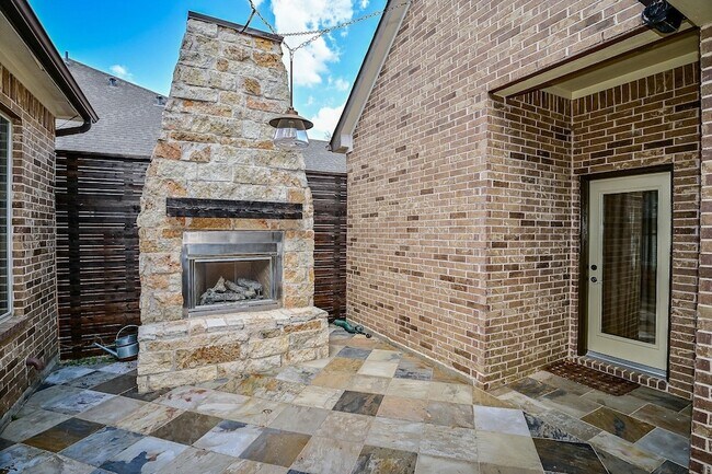Building Photo - 24618 Fremont Manor Ln