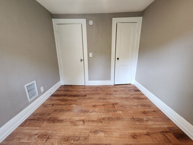Building Photo - Three Bedroom Single Family Home!