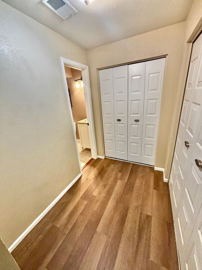 Building Photo - Beautifully Updated 2-Bed – Dual Masters w...
