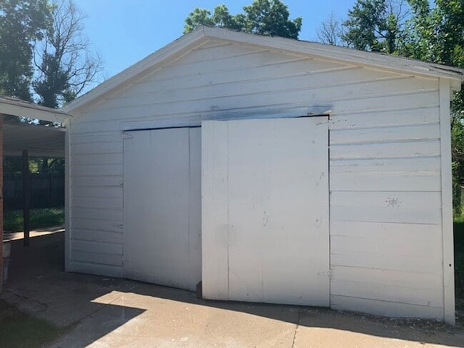 Building Photo - 2931 Grassmere St