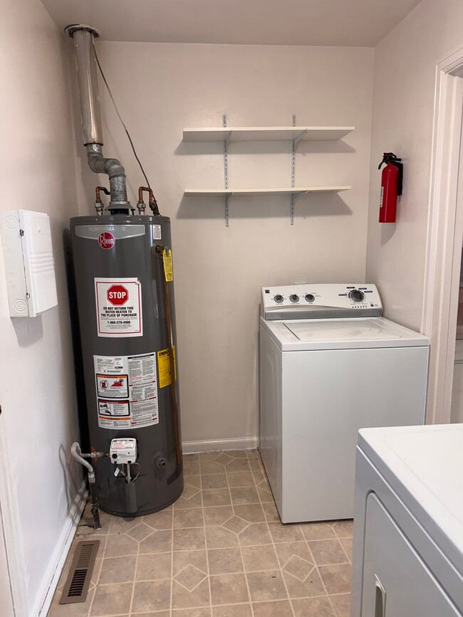 Building Photo - 2 Bed 1 Bath House W/A Garage for Storage!!!!!!