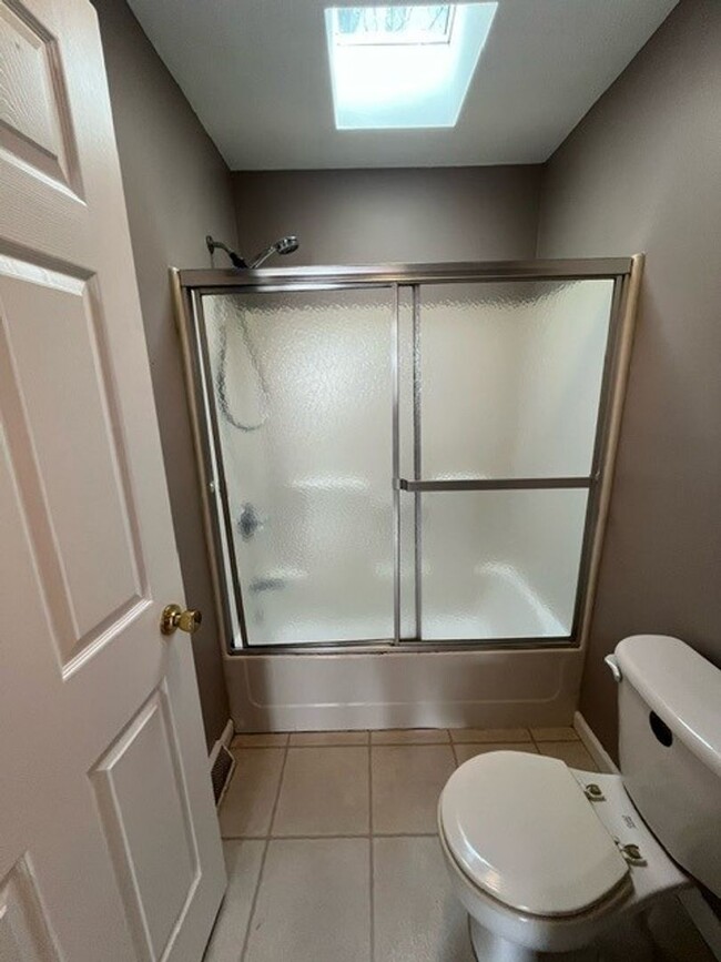 Building Photo - 3 bedroom 3 bathroom