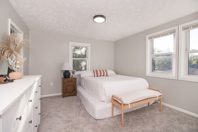 Building Photo - 3 bedroom 3 bathroom Single Family Home