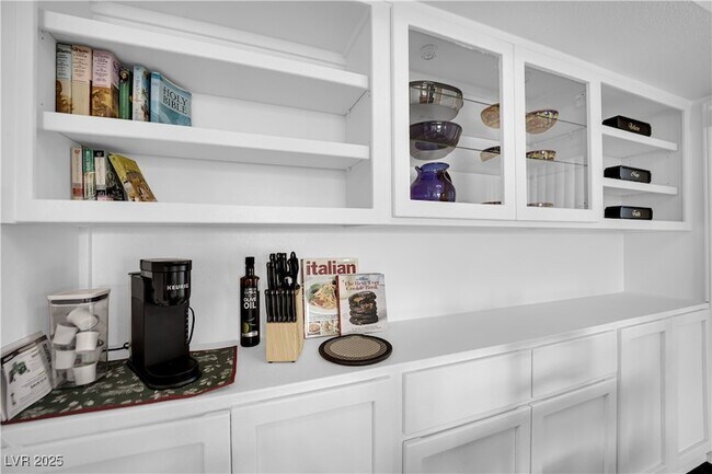 Building Photo - 1909 Mountain Hills Ct