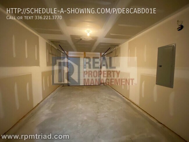 Building Photo - 3 Bedroom / 2.5 Bath Home Available Now!