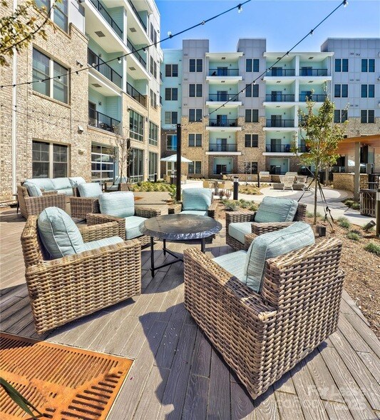 Building Photo - 8501 University Executive Park Dr