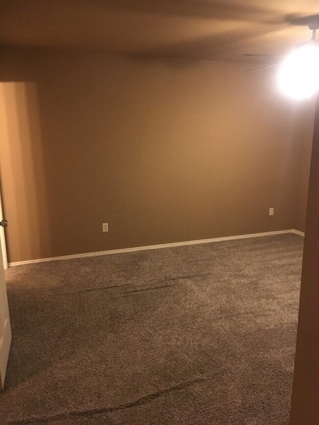 Building Photo - 719-721 N Storer Ave