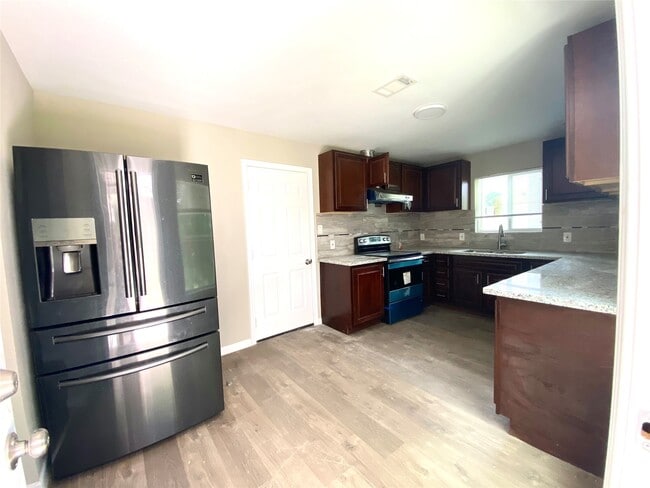 Building Photo - 4411 Buena Vista St