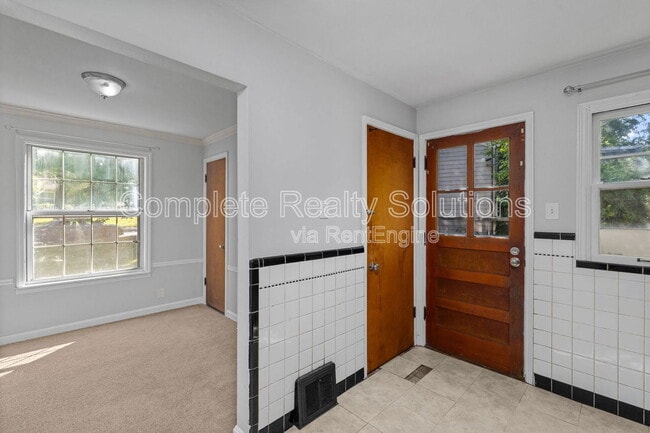 Building Photo - 10366 Ashbrook Dr