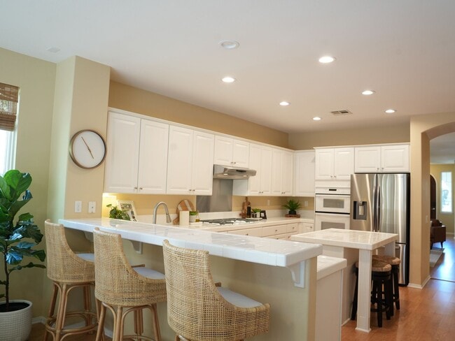 Building Photo - Cozy Stevenson Ranch Home on a Quiet Cul-D...