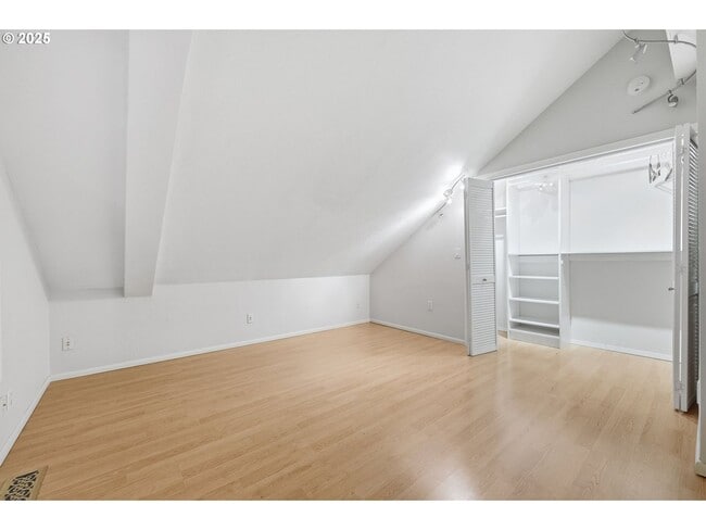 Building Photo - Rare 2 Bed 2 Bath + Loft Quintet Condo with Resort-Style Living in Portland’s West Hills